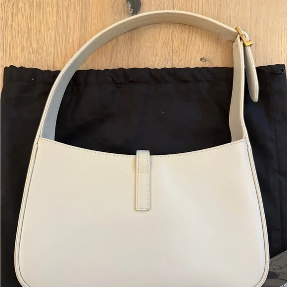 Saint Laurent women’s Le 5 A 7 shoulder bag in cream - Picture 6 of 6